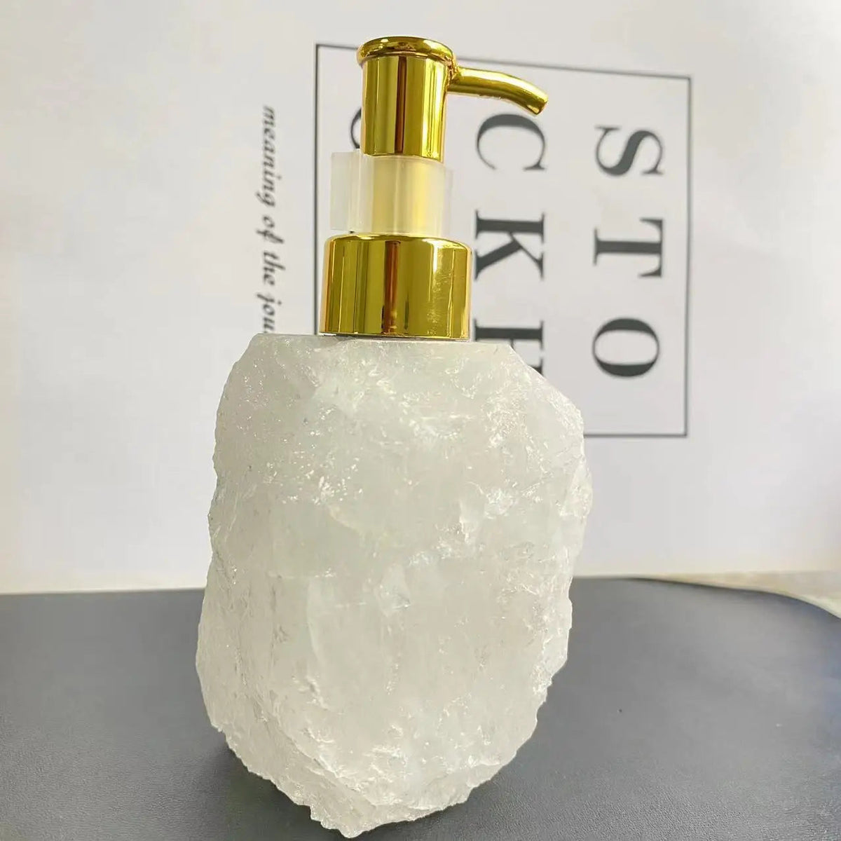 1 PCS Natural Pink Crystal Stone Press Bottle Dispenser