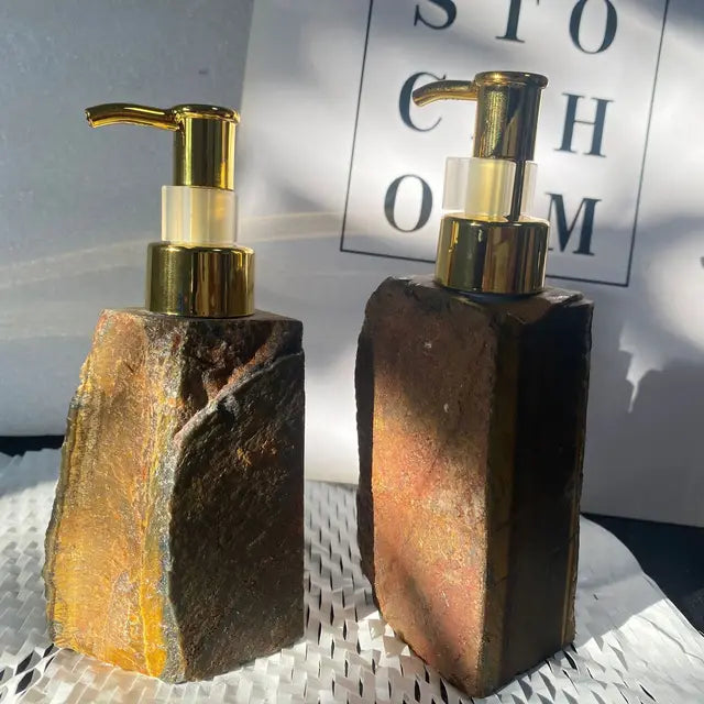 1 PCS Natural Pink Crystal Stone Press Bottle Dispenser